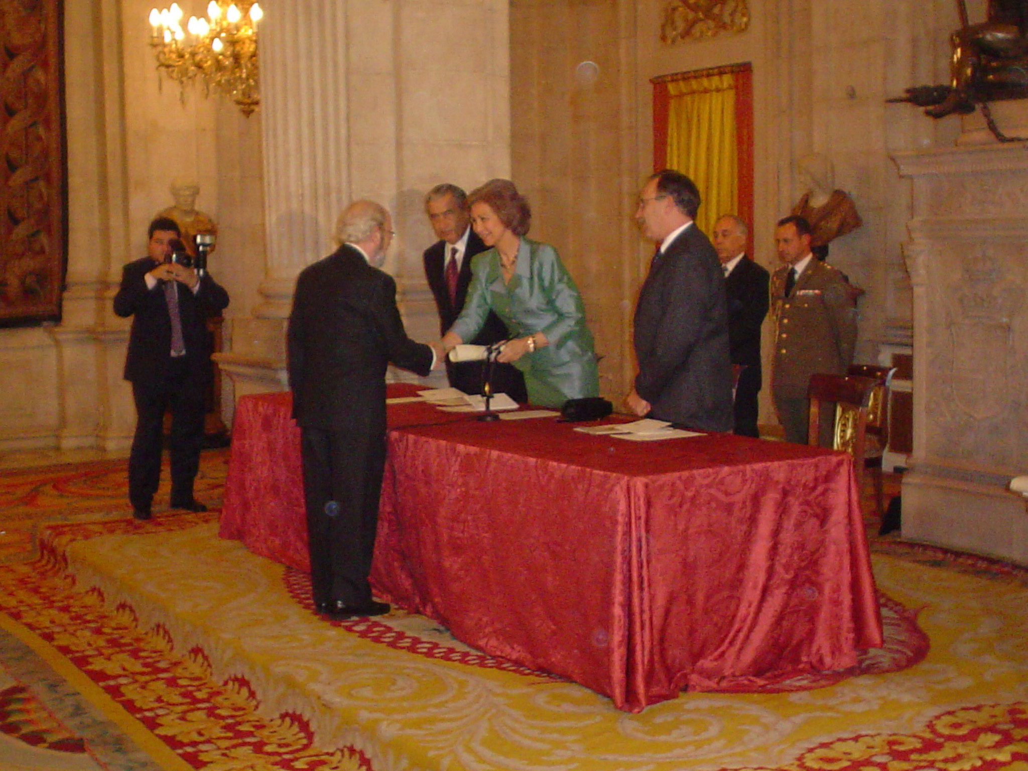 Acto de entrega XIII Premio Reina Sofía de Poesía Iberoamericana 2004 a José Manuel Caballero Bonald