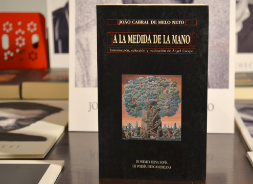 Portada "A la medida de la mano" de Joao Cabral Portada "A la medida de la mano" de Joao Cabral